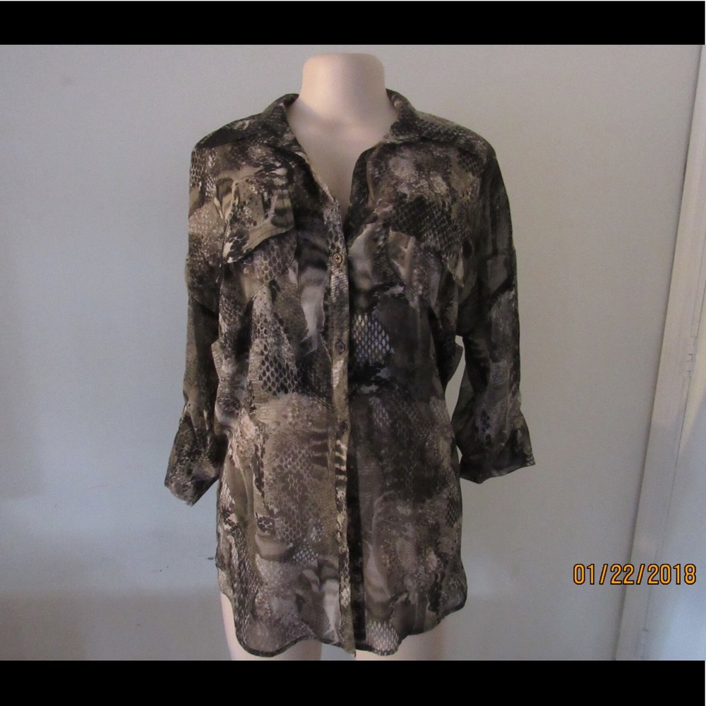 Blouse Patterned Pockets on side
